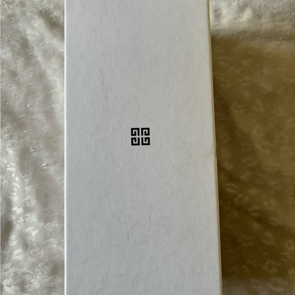 Givenchy Pool Slides - Picture 11 of 11